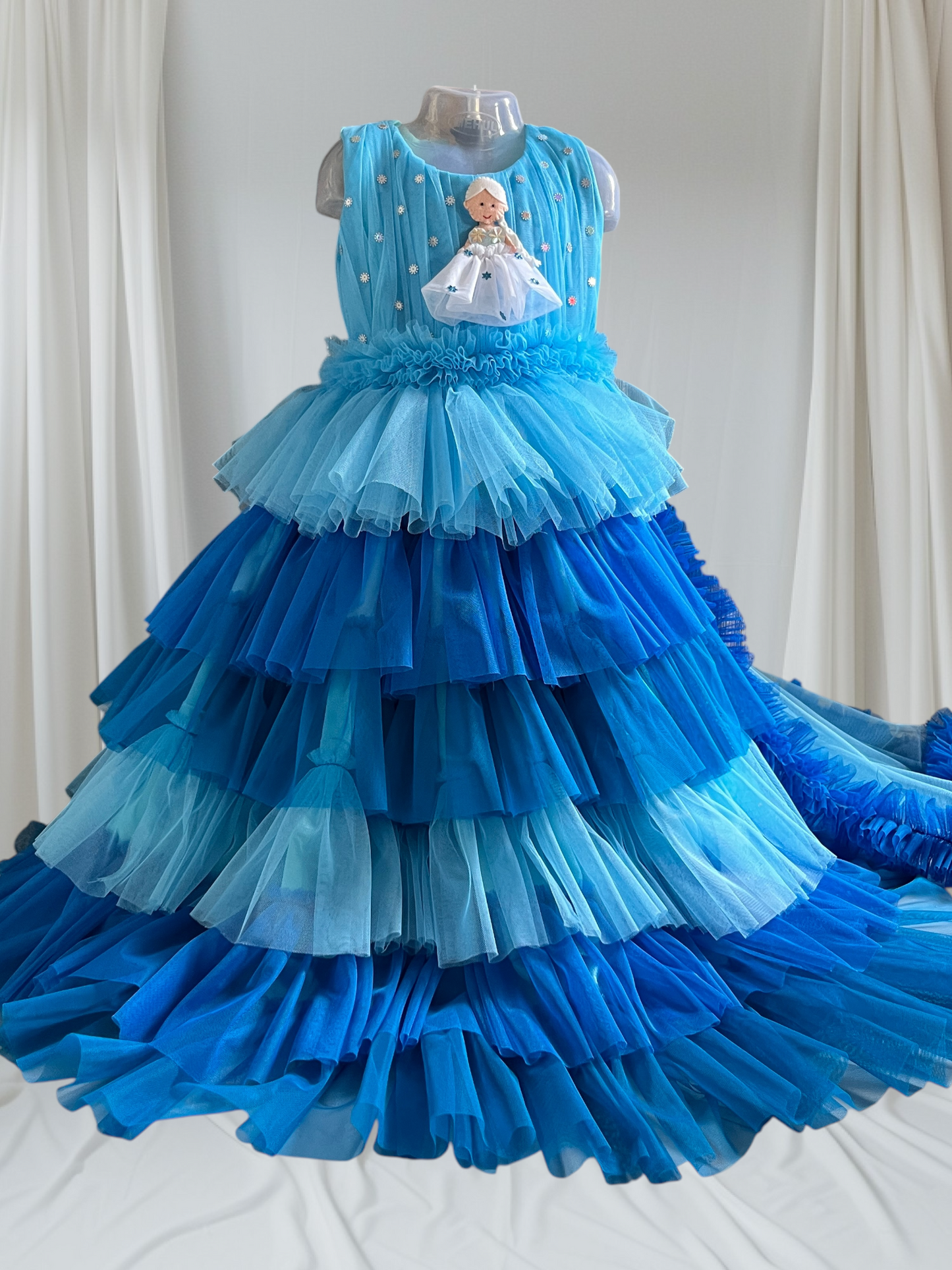 Princess gown with detachable Bow