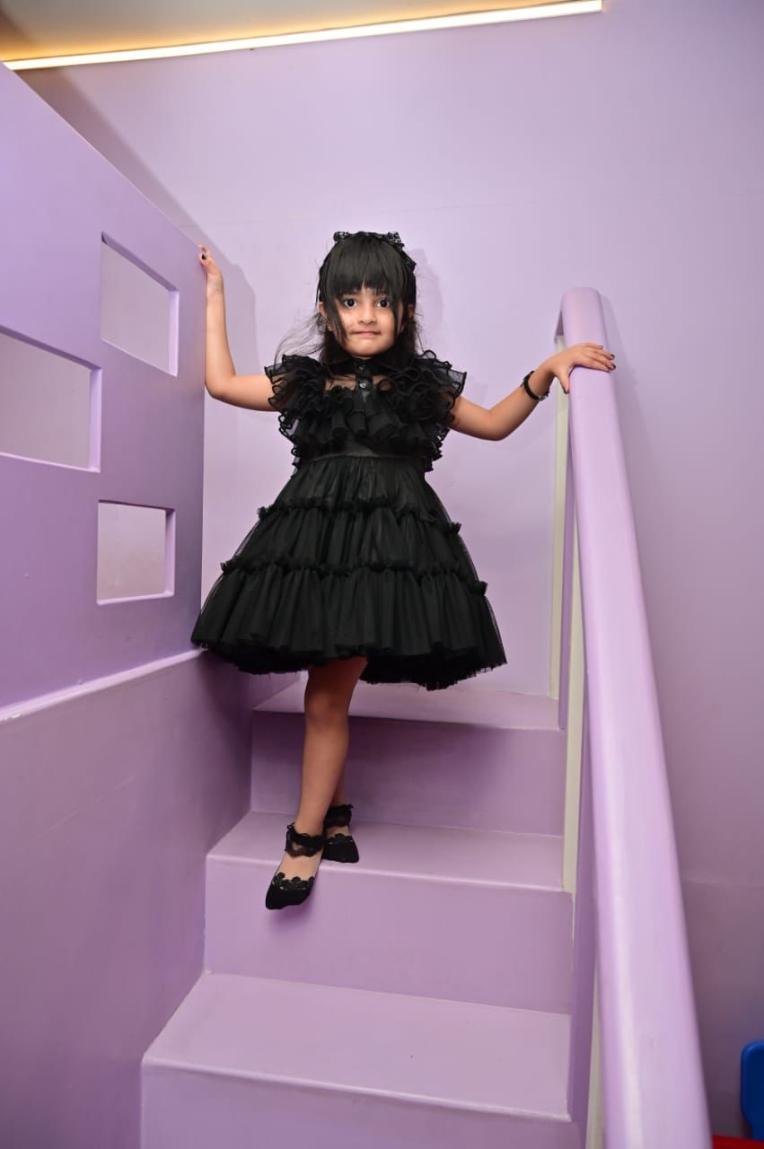 LITTLE LAYERED BLACK