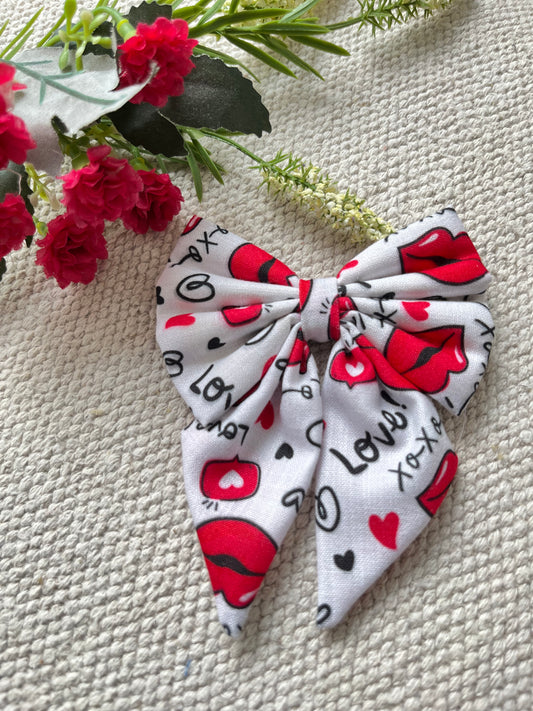 Kiss Printed Tail Bow